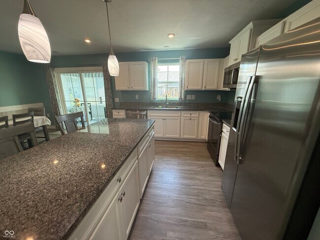 Building Photo - 2640 Stonebridge Dr