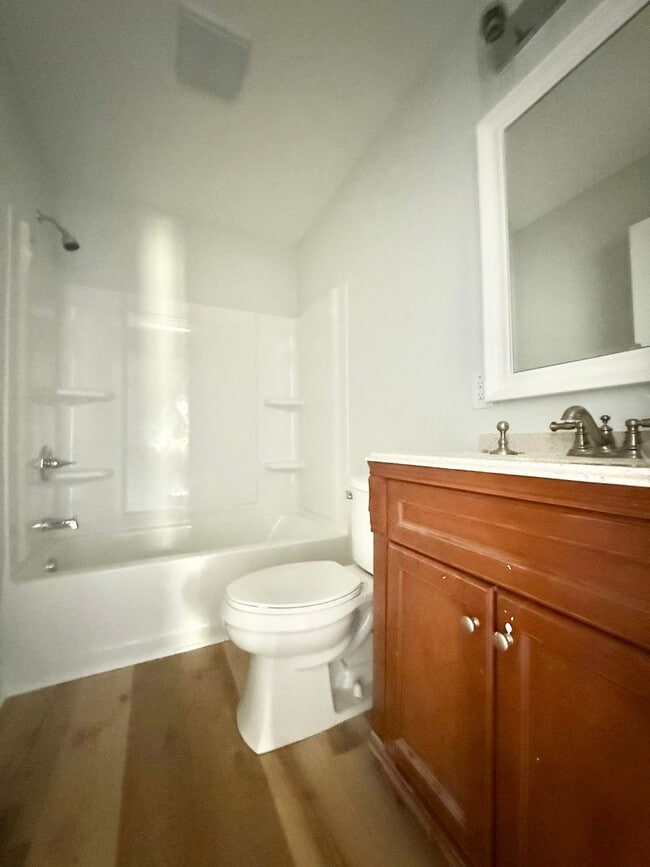 Building Photo - 3 Bedroom/1 Bath home for rent in Norwood