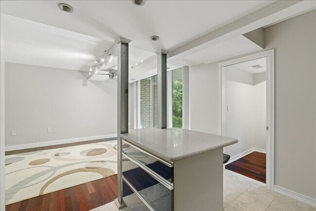 Building Photo - Contemporary 1BR / 1BA Condo in Reston – Utilities Included!