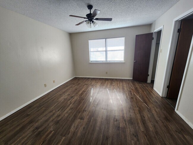 Building Photo - Welcome to your dream home! Beautiful 3 be...
