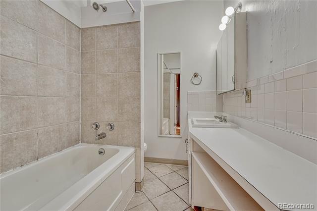 Building Photo - 468 Corona St