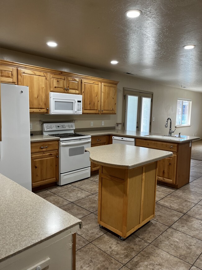 Kitchen - 2320 E 2540 S