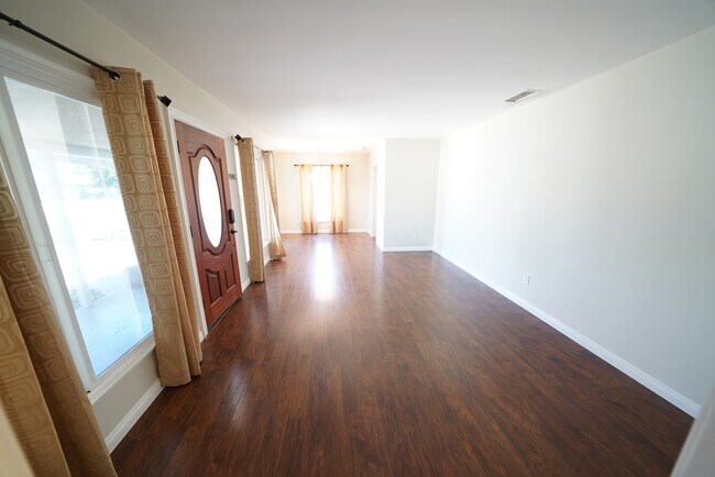 Building Photo - 11252 Delano St