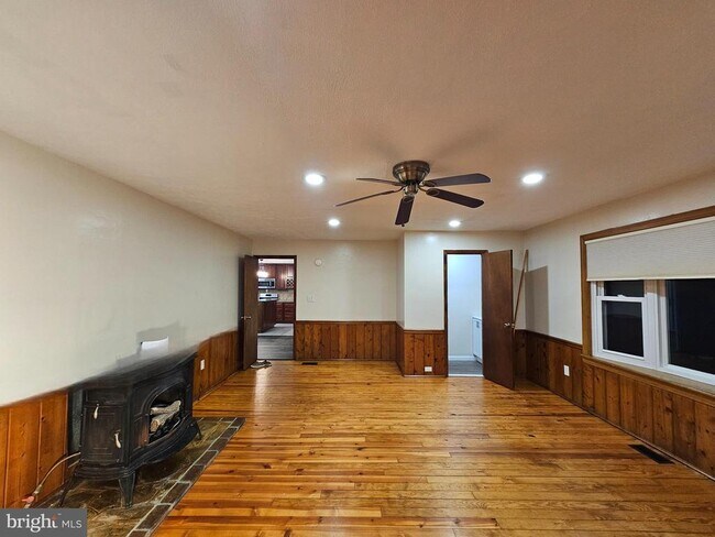 Building Photo - 310 Blue Mountain Rd