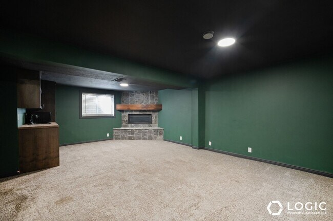 Building Photo - 5155 Saguaro Dr