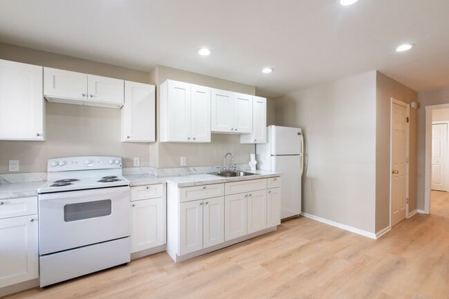 Building Photo - 3828 Cambridge St