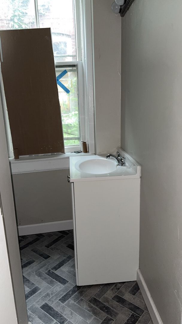 Building Photo - Great Price, Professionally Managed, Liter...