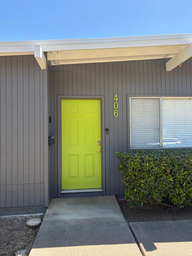 Building Photo - Halfplex in Central Davis