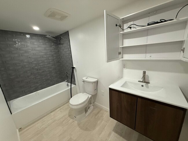 Building Photo - 23 E 44th St