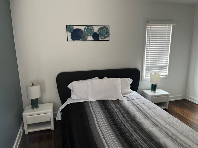 Building Photo - Three Pearls