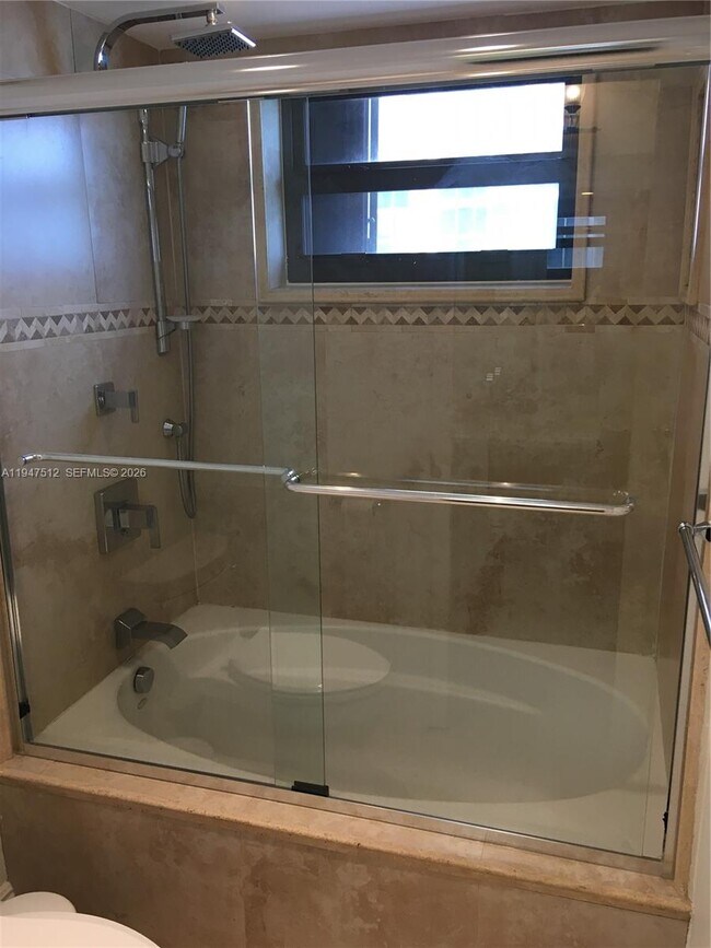 Building Photo - 2625 Collins Ave