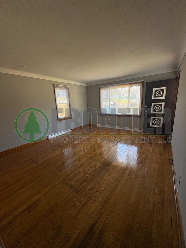 Building Photo - 532 Ames Pl