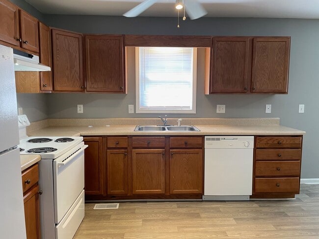 Building Photo - 3 BDRM 2 BA HOME BUILT IN 2004, 1208 SQ FT...