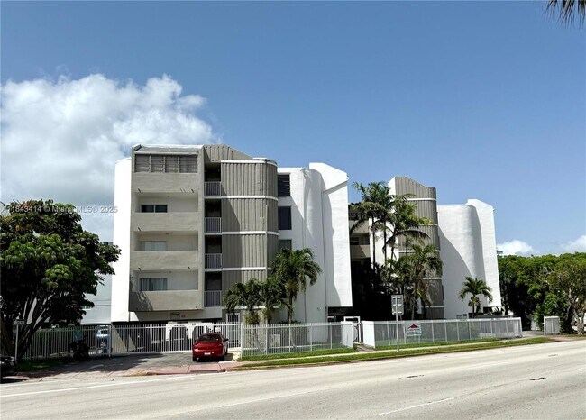 Primary Photo - 2000 Biarritz Dr