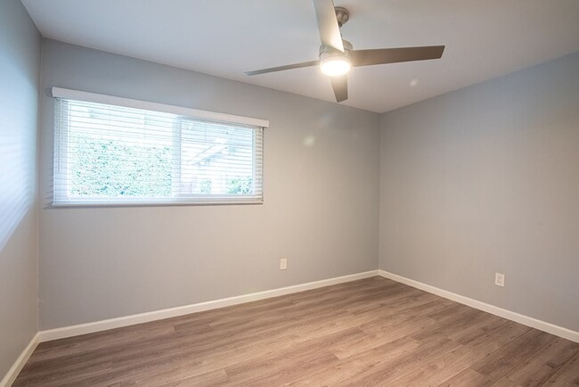 Building Photo - Charming Three Bedroom 2 Bath Home with Spacious Backyard for Entertaining!