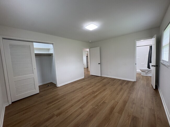 Building Photo - 499 Greenwell Ct