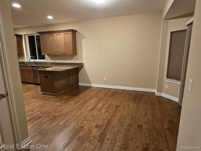 Building Photo - 1131 Woodslee Ave