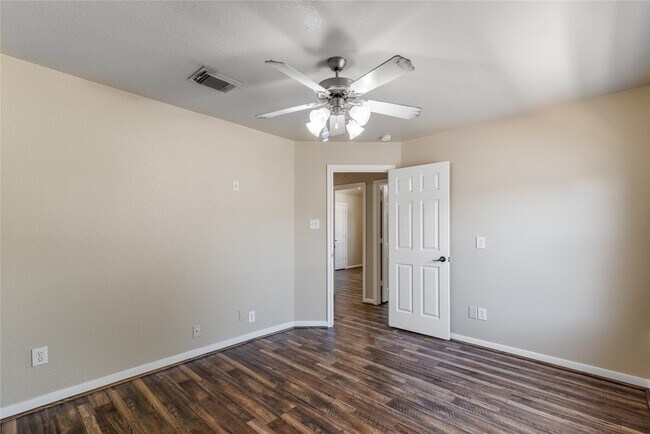 Building Photo - 24822 Dutton Point Dr