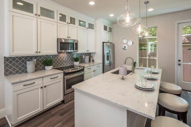 Building Photo - Santa Barbara-style Duplex