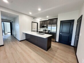 Building Photo - New! Beautiful 2 Bed, 2 Bath Apartment in ...