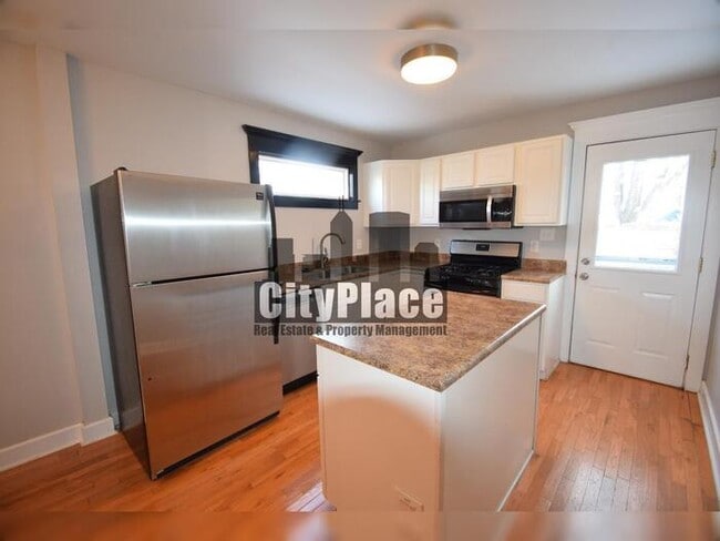 Building Photo - 910 Lexington Ave