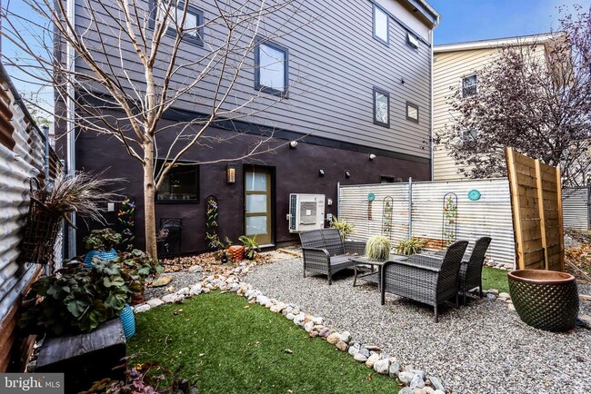 Building Photo - 10 McCready's Alley