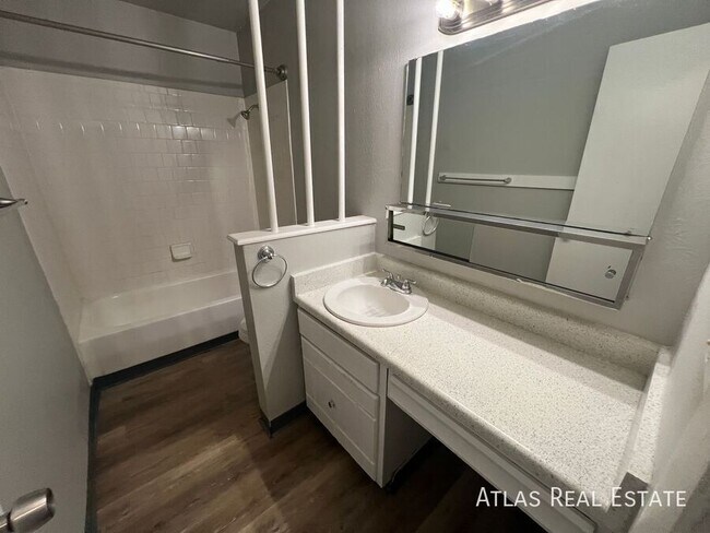 Building Photo - 1017 Delaware Dr