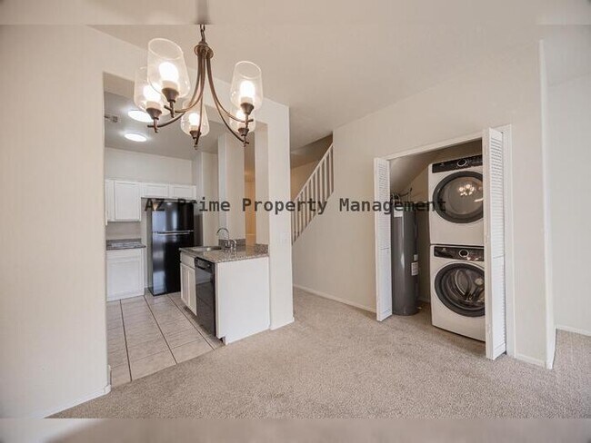 Building Photo - 1961 N Hartford St