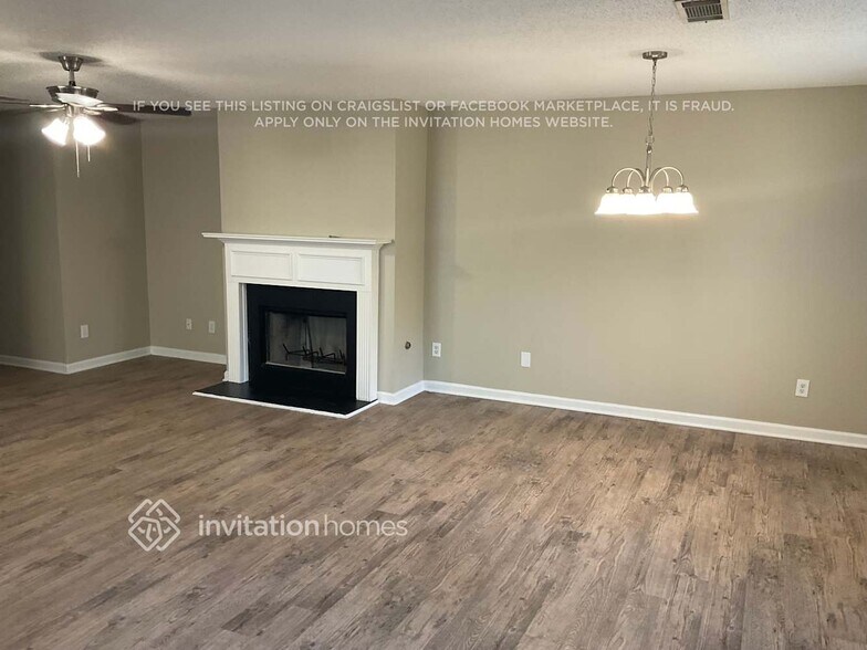 Building Photo - 135 Hidden Creek Dr