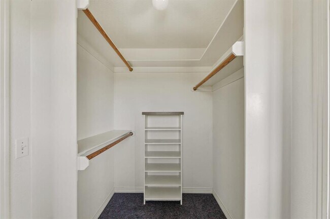 Building Photo - 3309 Westhill Dr