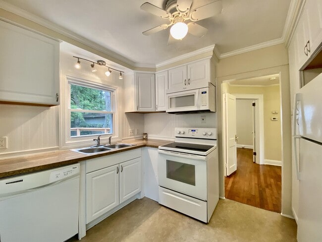 Building Photo - 3905 Pendergrass St