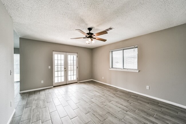 Building Photo - 1613 Brook Meadow Dr