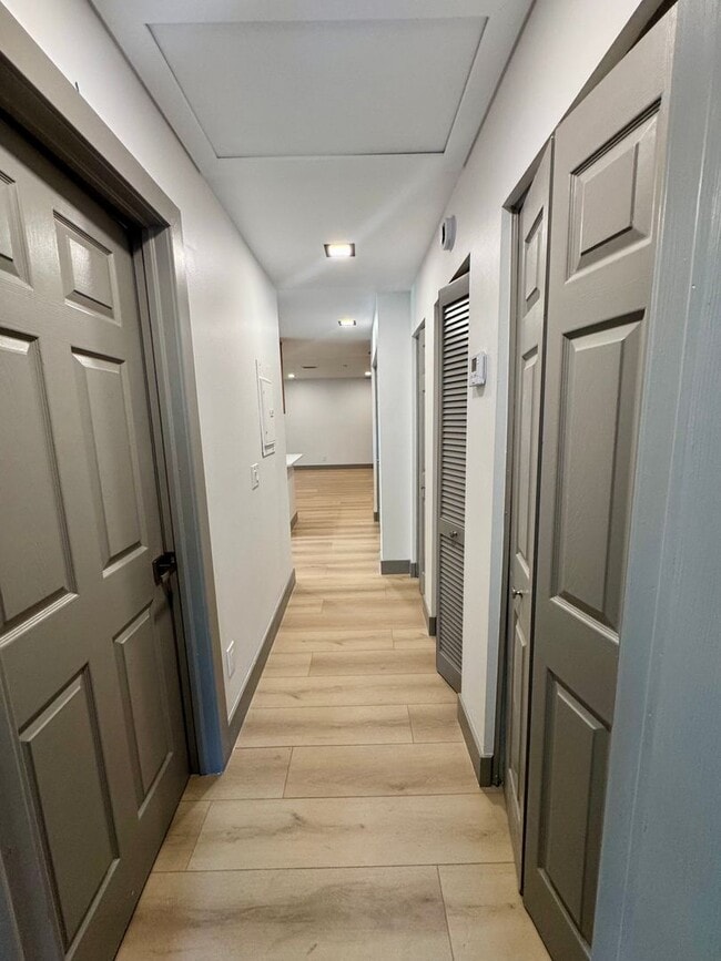 Building Photo - 2bd 2bath newly remodeled townhouse - Avai...