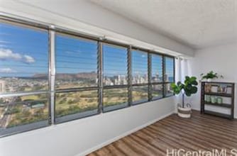 Building Photo - 37th Floor 2 Bed/ 2 Bath/ 1 Assigned parking Condo with views, A/C, Pool, & W/D in unit!
