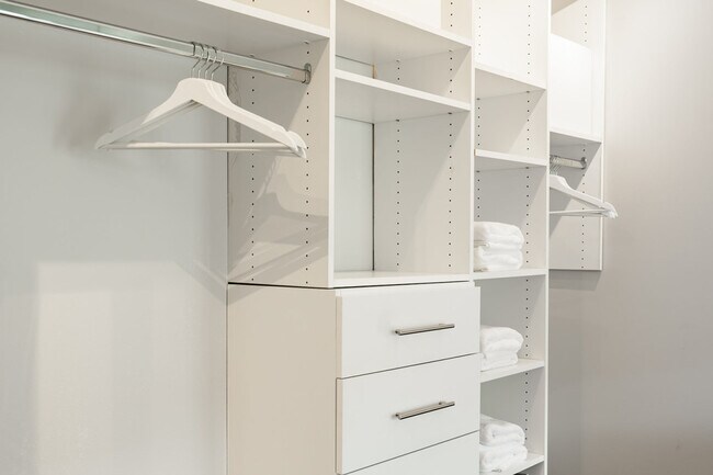 Building Photo - 1304 Broadway-ID1056031P