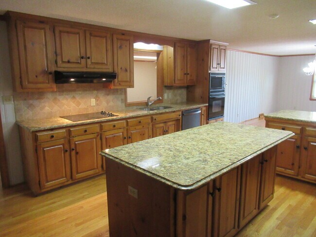 Building Photo - Denver Four Bedroom Home For Rent!
