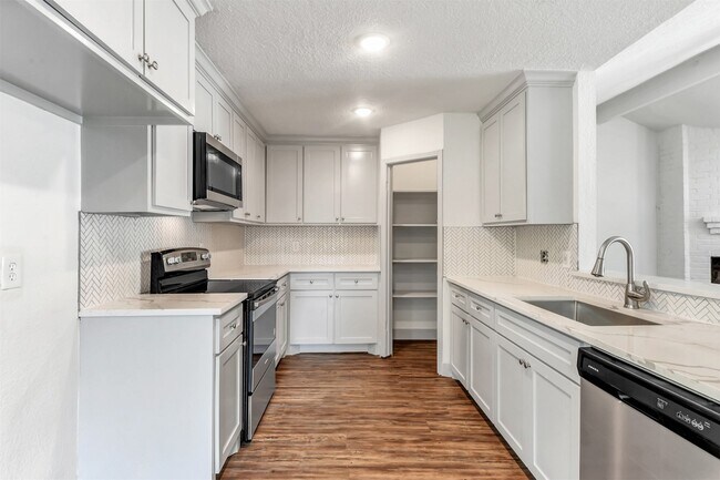 Building Photo - 23118 Whispering Willow Dr