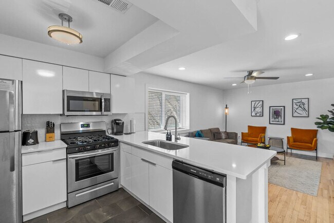 Building Photo - 1136 Crescent Ave NE