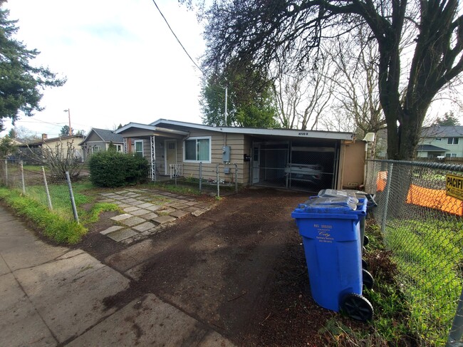 Building Photo - 4720 SE 52nd Ave