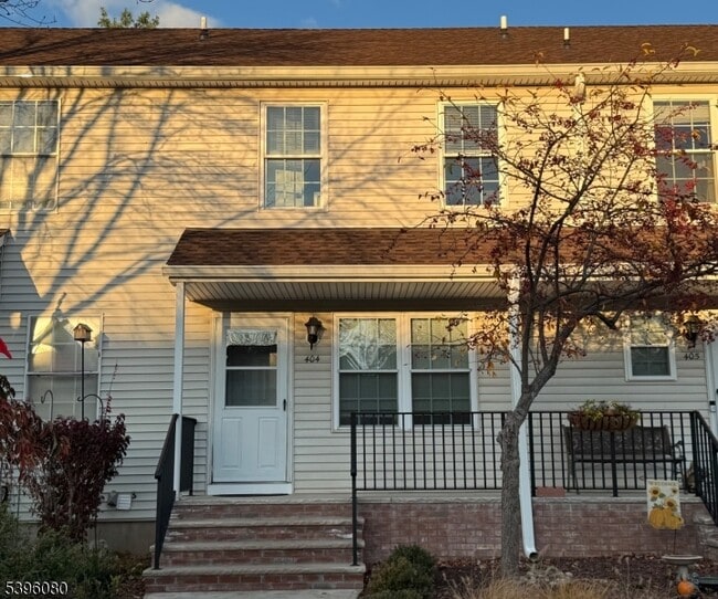 Primary Photo - 404 Wedgewood Cir