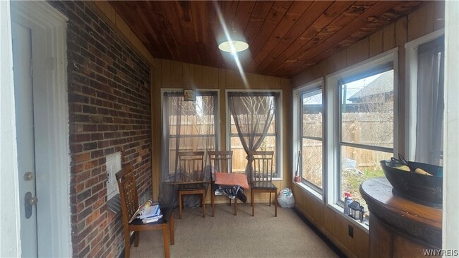 Building Photo - 1 Cresthaven Dr