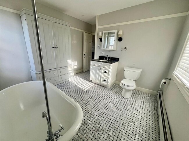 Building Photo - 4 Limerock Rd