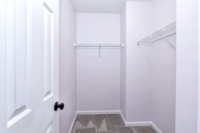 Building Photo - Coventry Townhome Move In Ready.