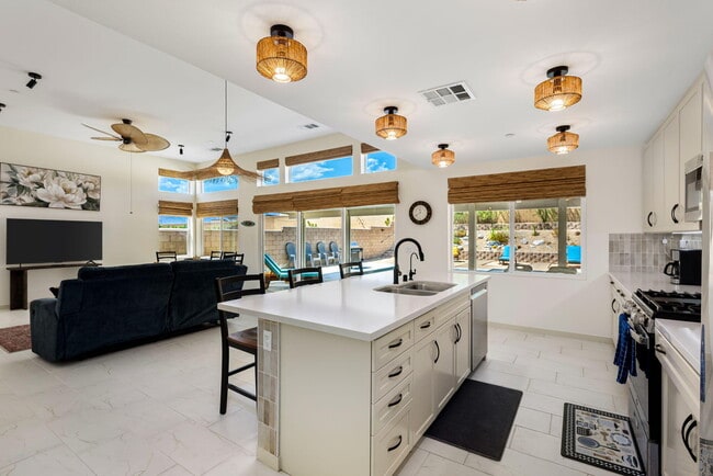 Building Photo - 12613 Sylvanus Dr
