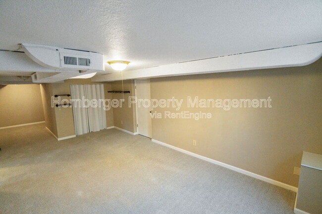 Building Photo - 2527 W Walton Ave