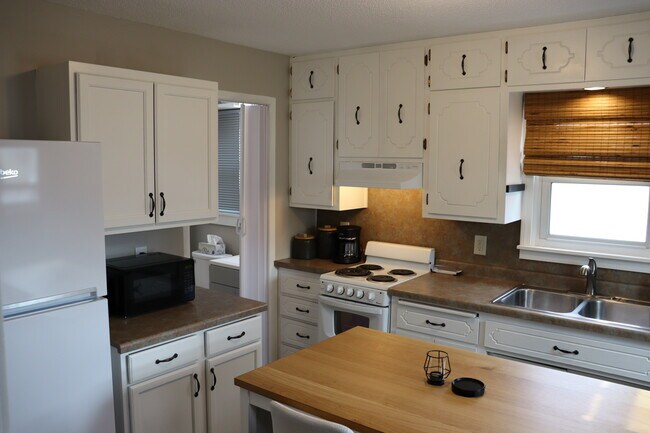 Building Photo - 946 32nd Ave N