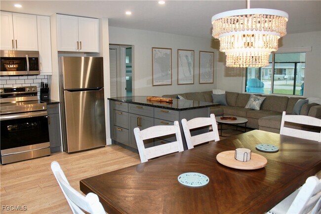 Building Photo - 2744 Sanderling Ct