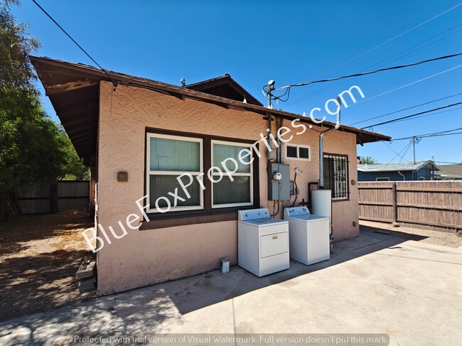 Building Photo - 827 E Helen St