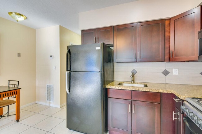 Building Photo - 412 NE 4th Ave