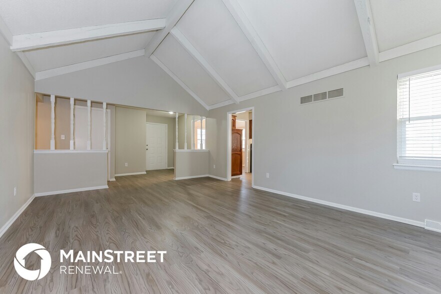 Building Photo - 4815 S Kendall Dr